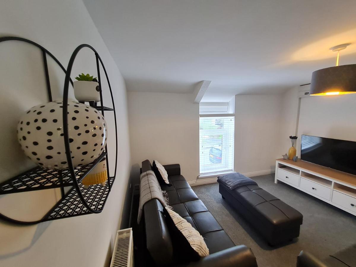 Perfect Location 3 Bed Serviced Apartment With Bike Storage For Bpw. Close To Brecon Beacons Merthyr Tydfil Luaran gambar