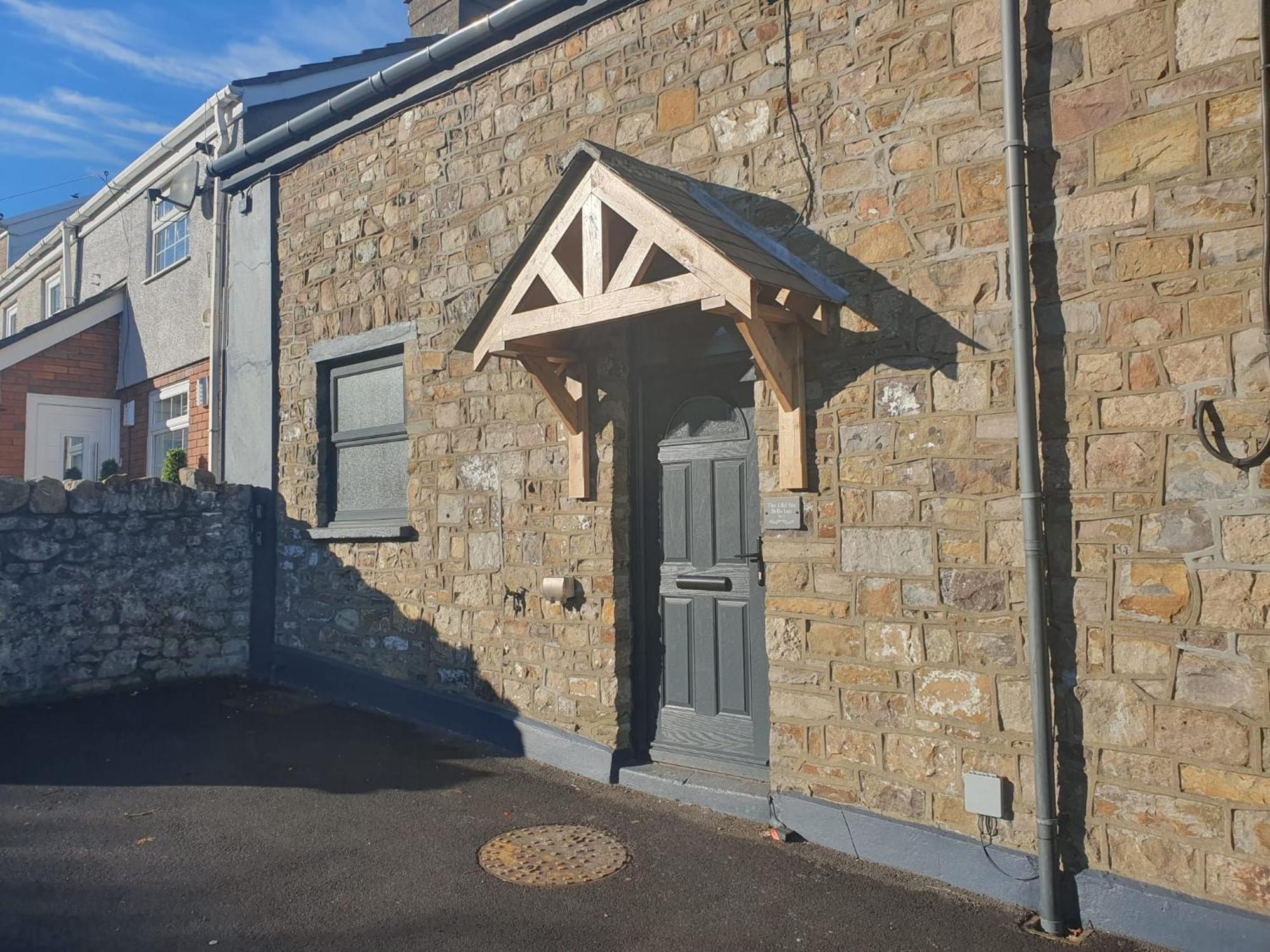 Perfect Location 3 Bed Serviced Apartment With Bike Storage For Bpw. Close To Brecon Beacons Merthyr Tydfil Luaran gambar
